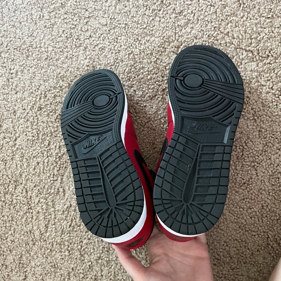 Jordan 1 Low- Reverse Bred - Picture 5 of 6